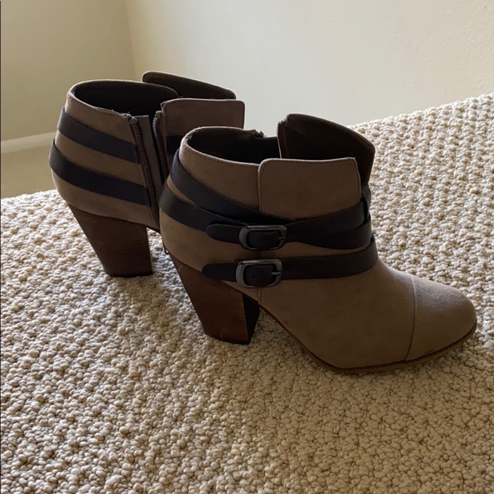 Carlos Santana Wedge Ankle Boots size 6